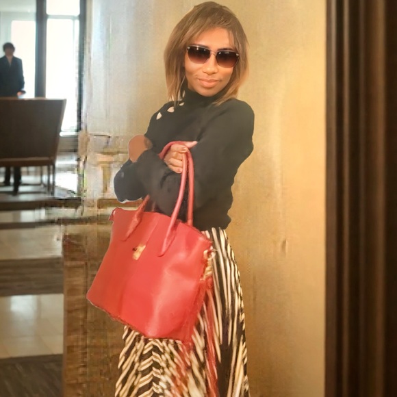 DAVID JONES PARIS LEATHER TOTE IN BURGUNDY Medium - Picture 2 of 16